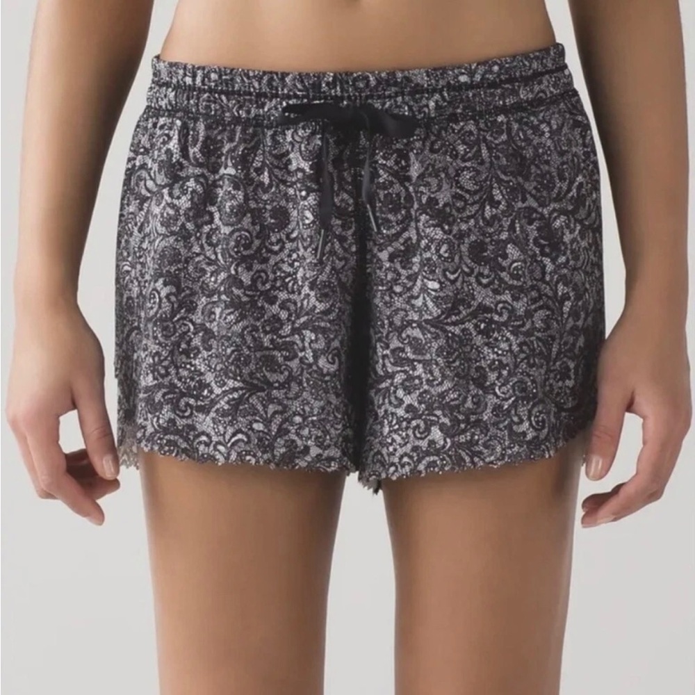 Lululemon Hit It Short Black White Floral Running Scalloped Edge size 12